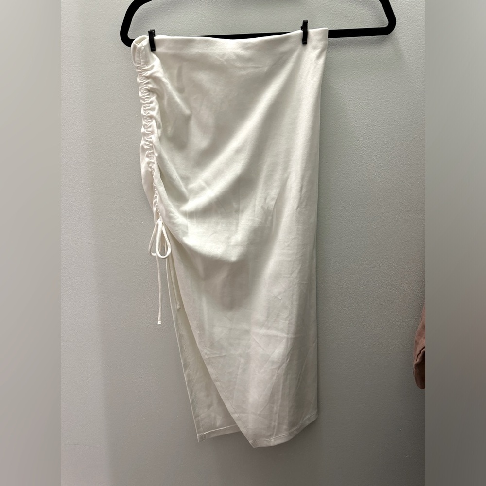 White skirt with sinched detail